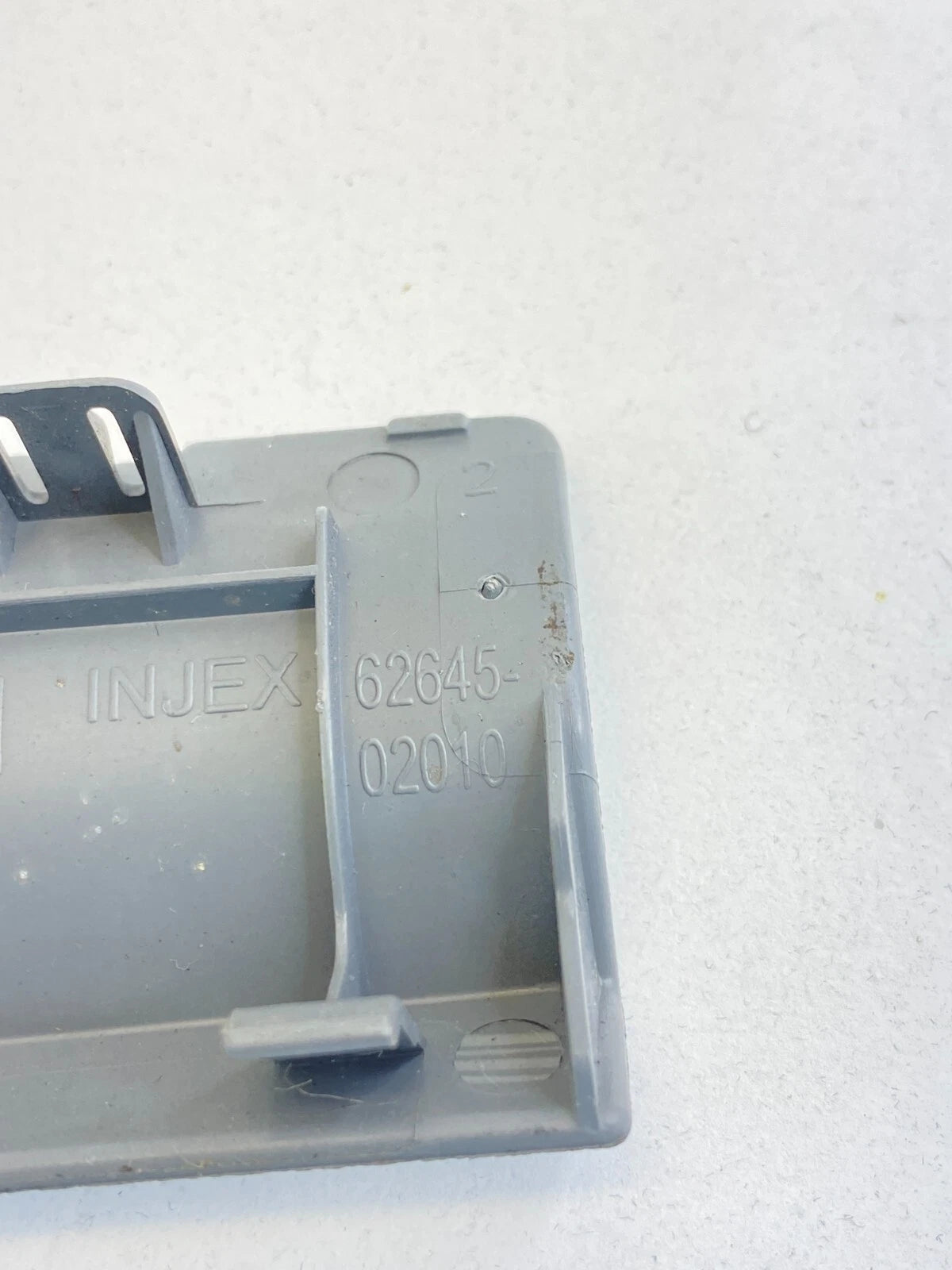 2009 2010 PONTIAC VIBE RIGHT SEAT CHILD RESTRAINT TETHER ANCHOR COVER TRIM
