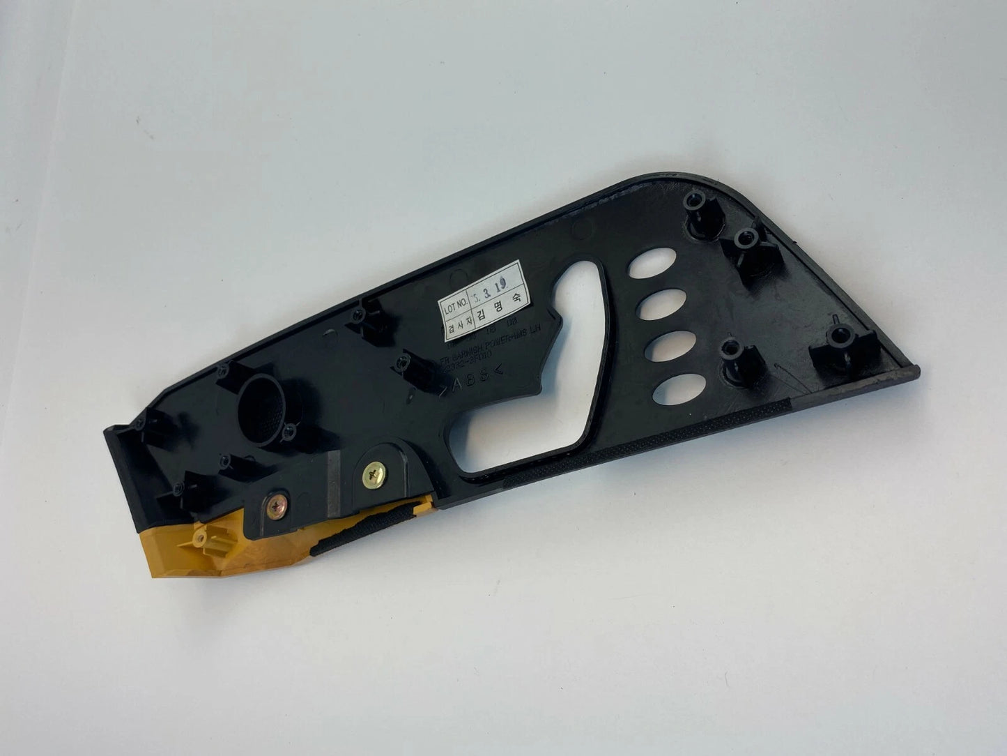04-06 KIA AMANTI FRONT LEFT SIDE DOOR SEAT SWITCH BEZEL TRIM MOLDING 82332-3F010