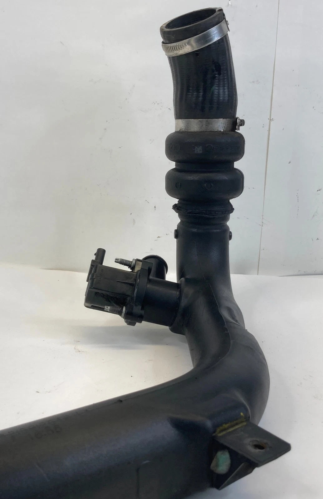 2015-2018 FORD EDGE 2.0L L4 INTERCOOLER AIR CONNECTING HOSE PIPE OUTLET TUBE OEM