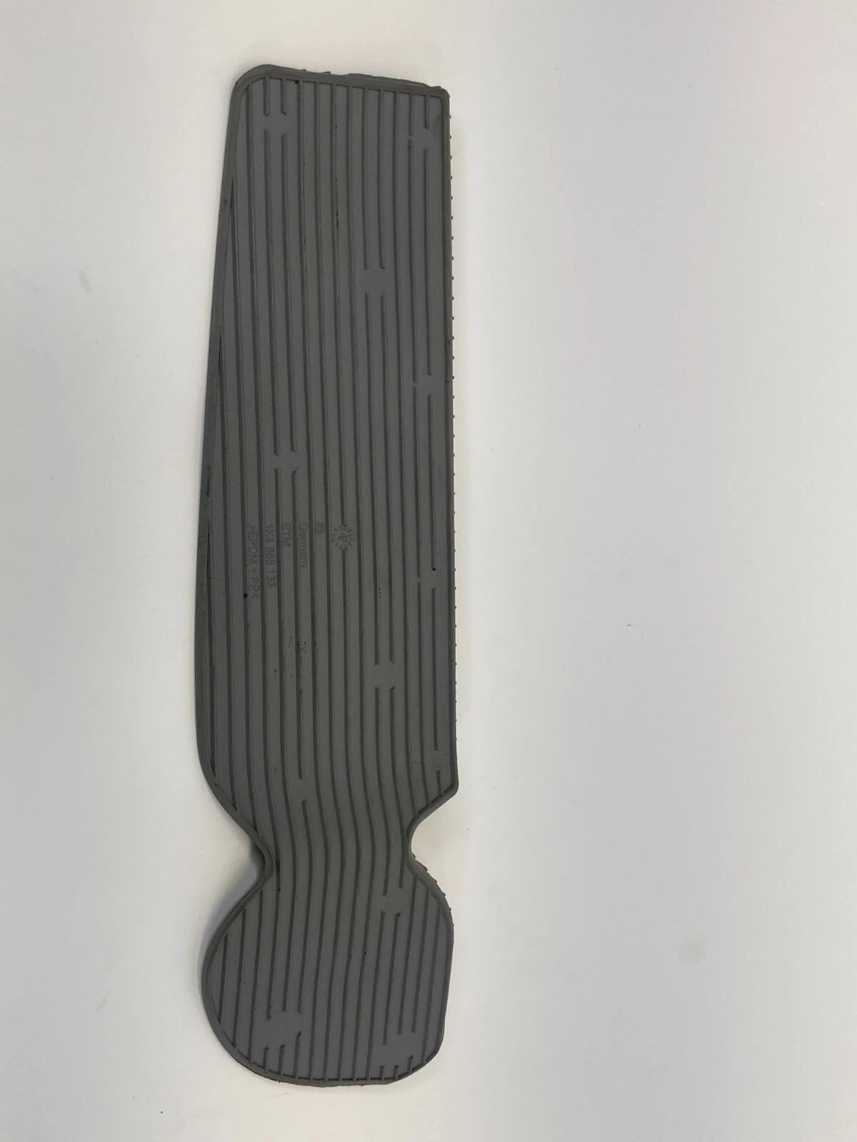 05-07 VOLKSWAGEN JETTA FRONT LEFT DOOR PANEL INSERT MAT RUBBER 1K4-868-133 OEM