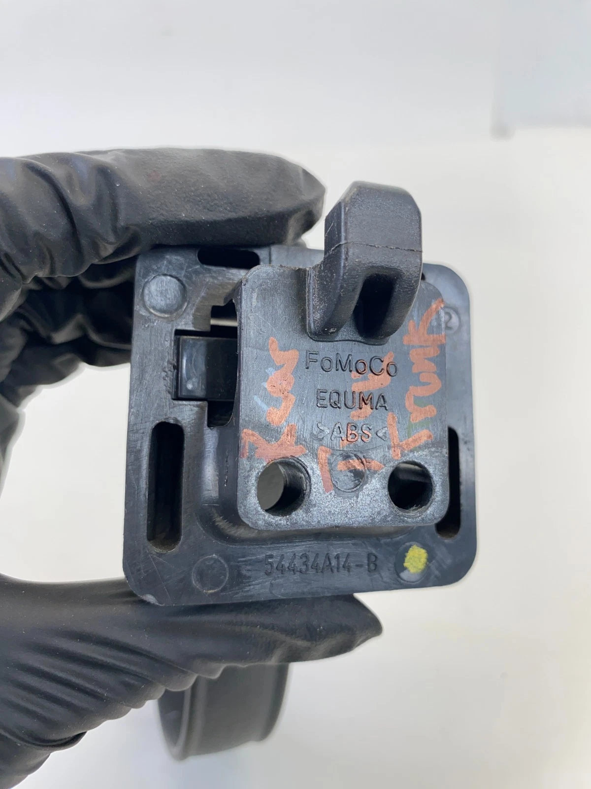 10-12 FORD FUSION REAR TRUNK TAILGATE INTERIOR PULL STRAP HANDLE 54434A14-B OEM