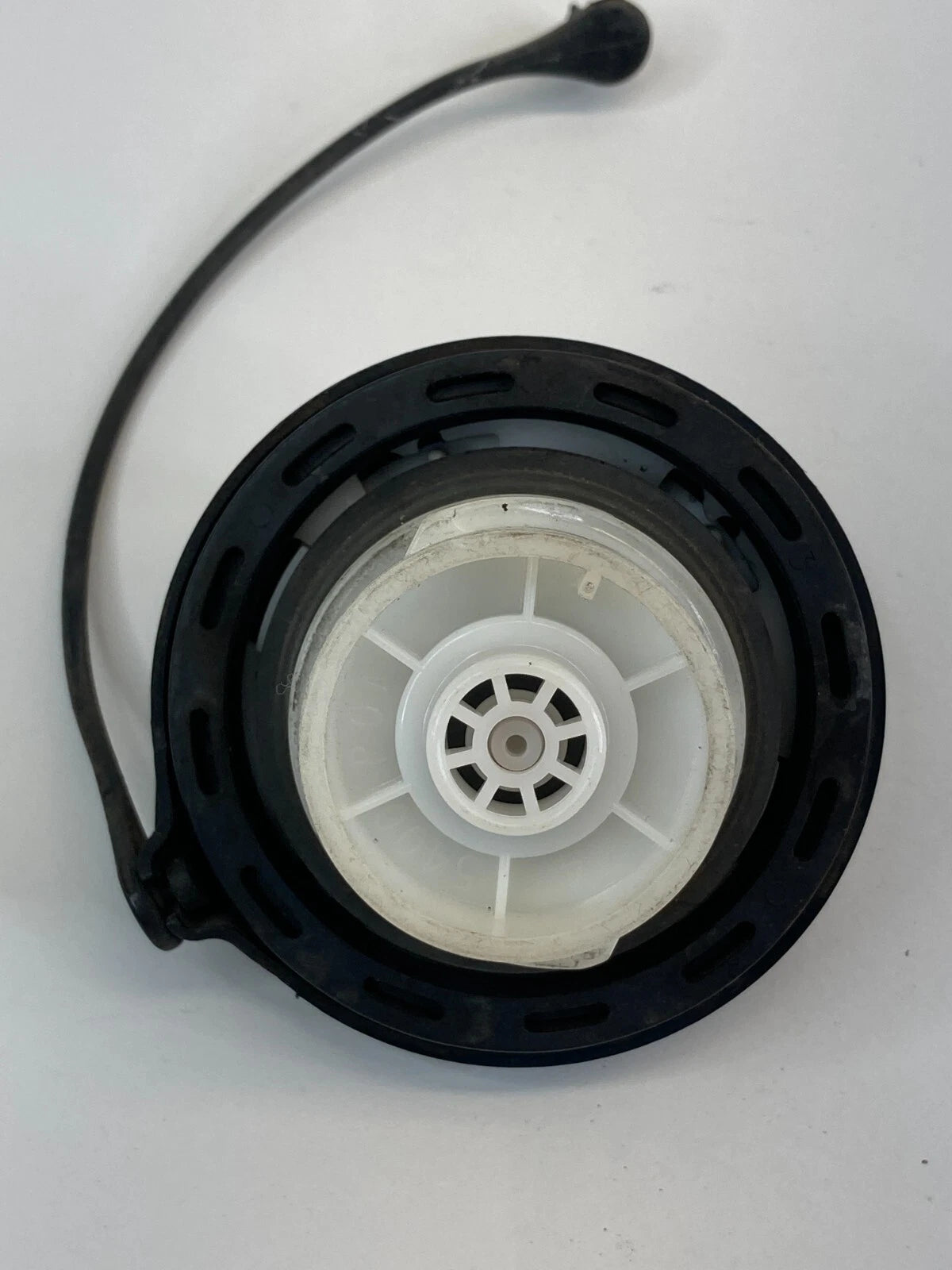 2012-2023 KIA RIO 04-09 SPECTRA 1.6L FUEL TANK FILLER GAS CAP LID COVER OEM