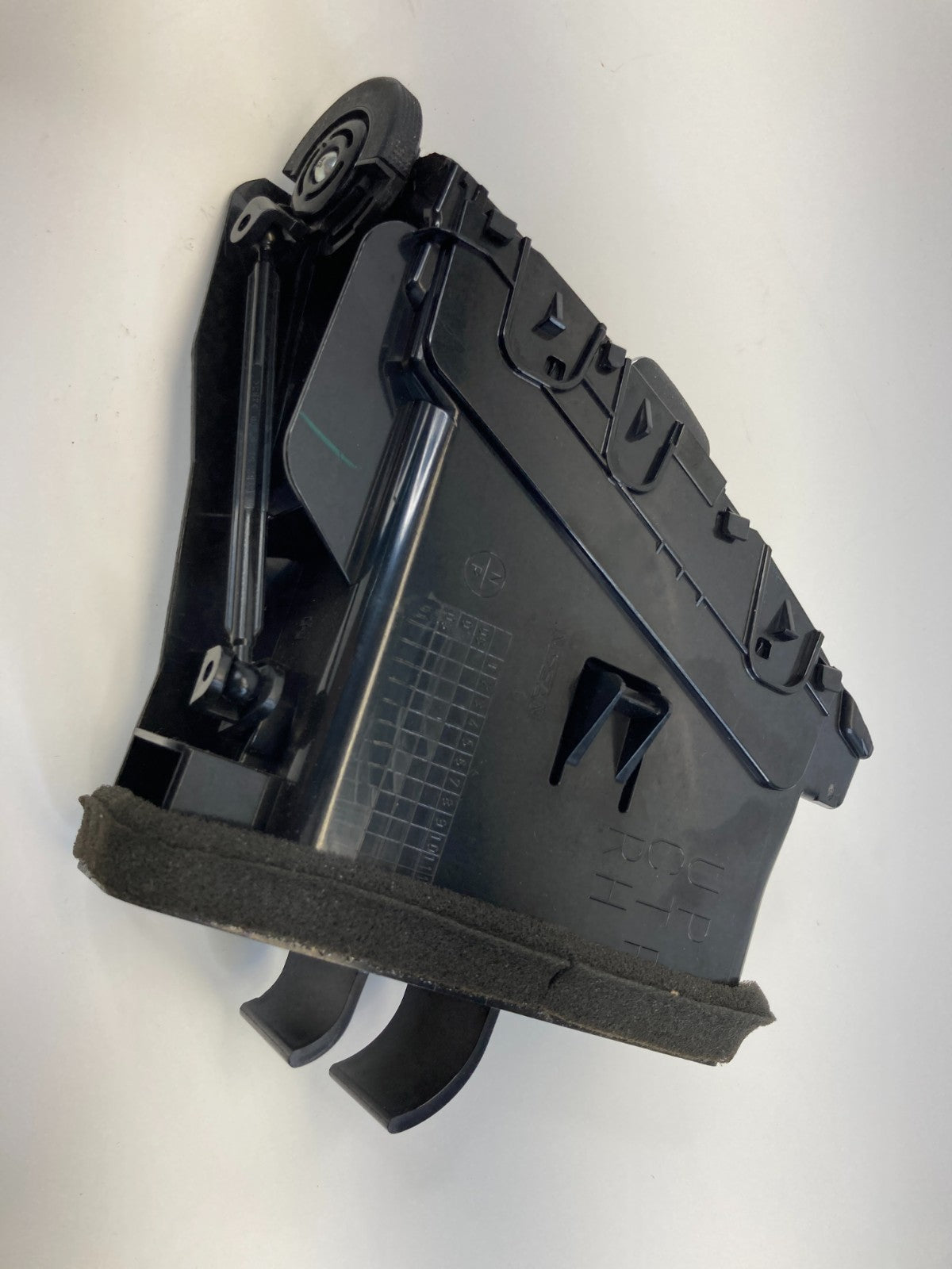 2007 2008 Infiniti G35 Center Dash A/C Air Vent Grill Grille Set Pair OEM