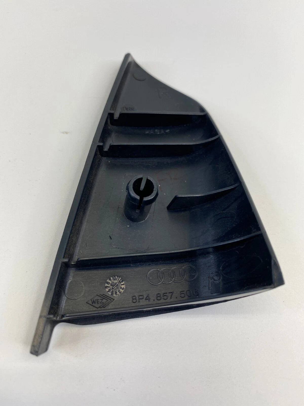 06-13 AUDI A3 FRONT RIGHT DOOR INTERIOR CORNER COVER TRIANGLE TRIM 8P4-857-506