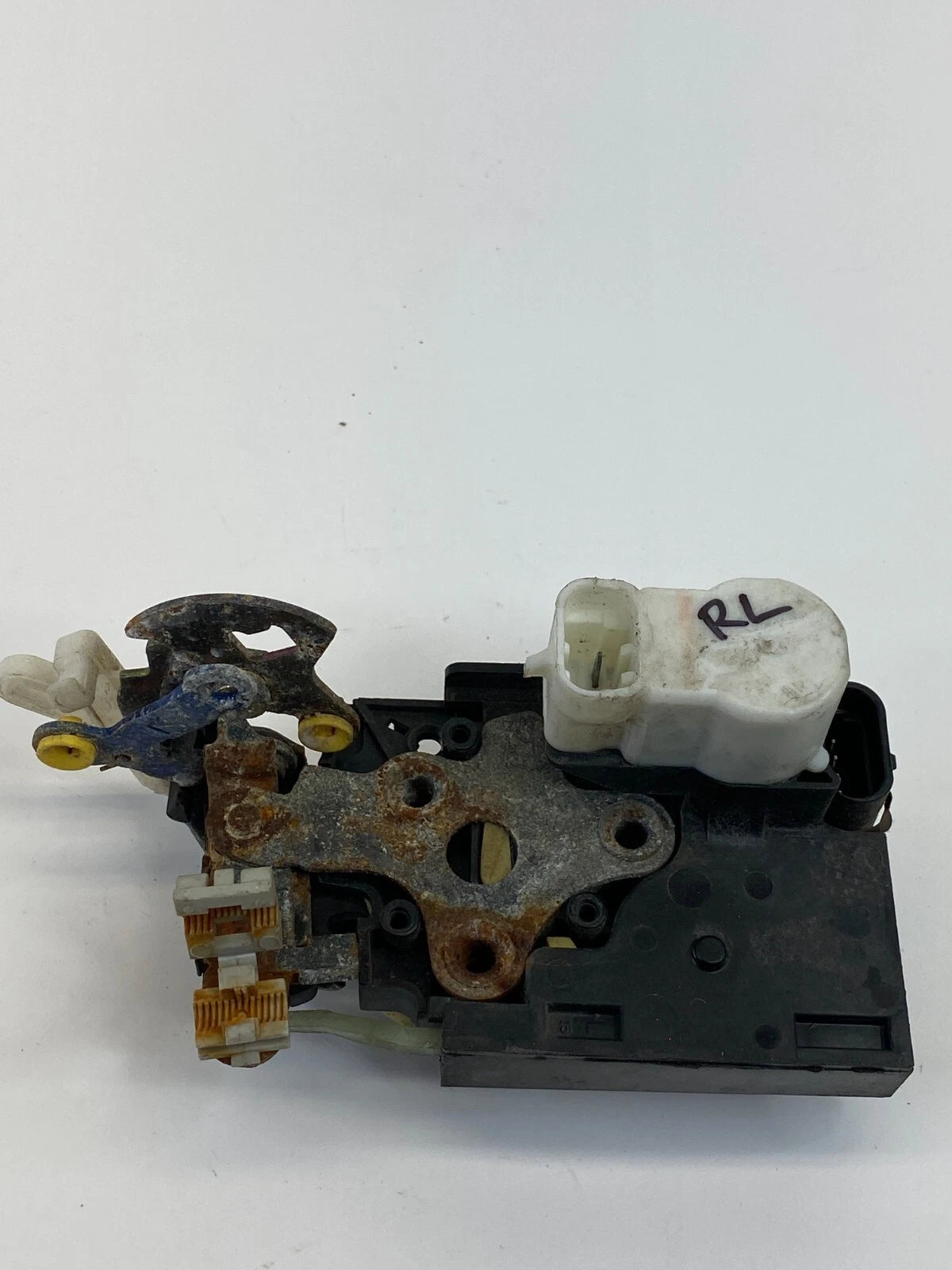 2000-2005 CADILLAC DEVILLE SEDAN REAR LEFT SIDE DOOR LOCK LATCH 16637781