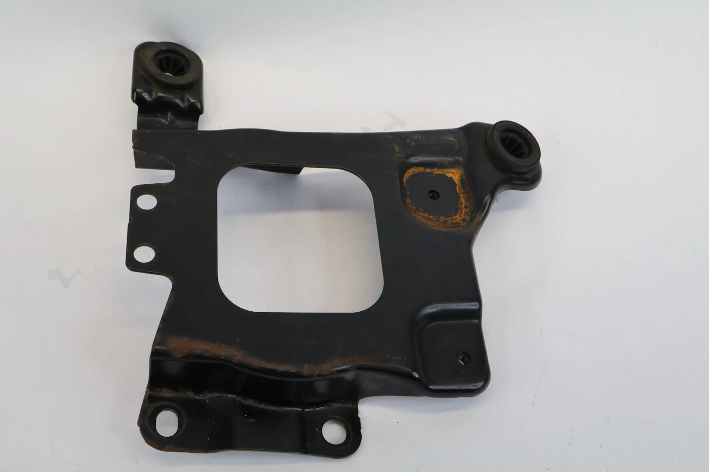 2012-2018 FORD FOCUS BATTERY TRAY HOLDER LOWER BOTTOM BRACKET MOUNT OEM