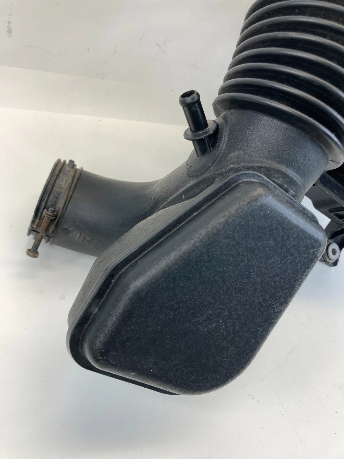 2011-2015 HYUNDAI SONATA 2.4L AIR CLEANER FILTER BOX ASSEMBLY W HOSE