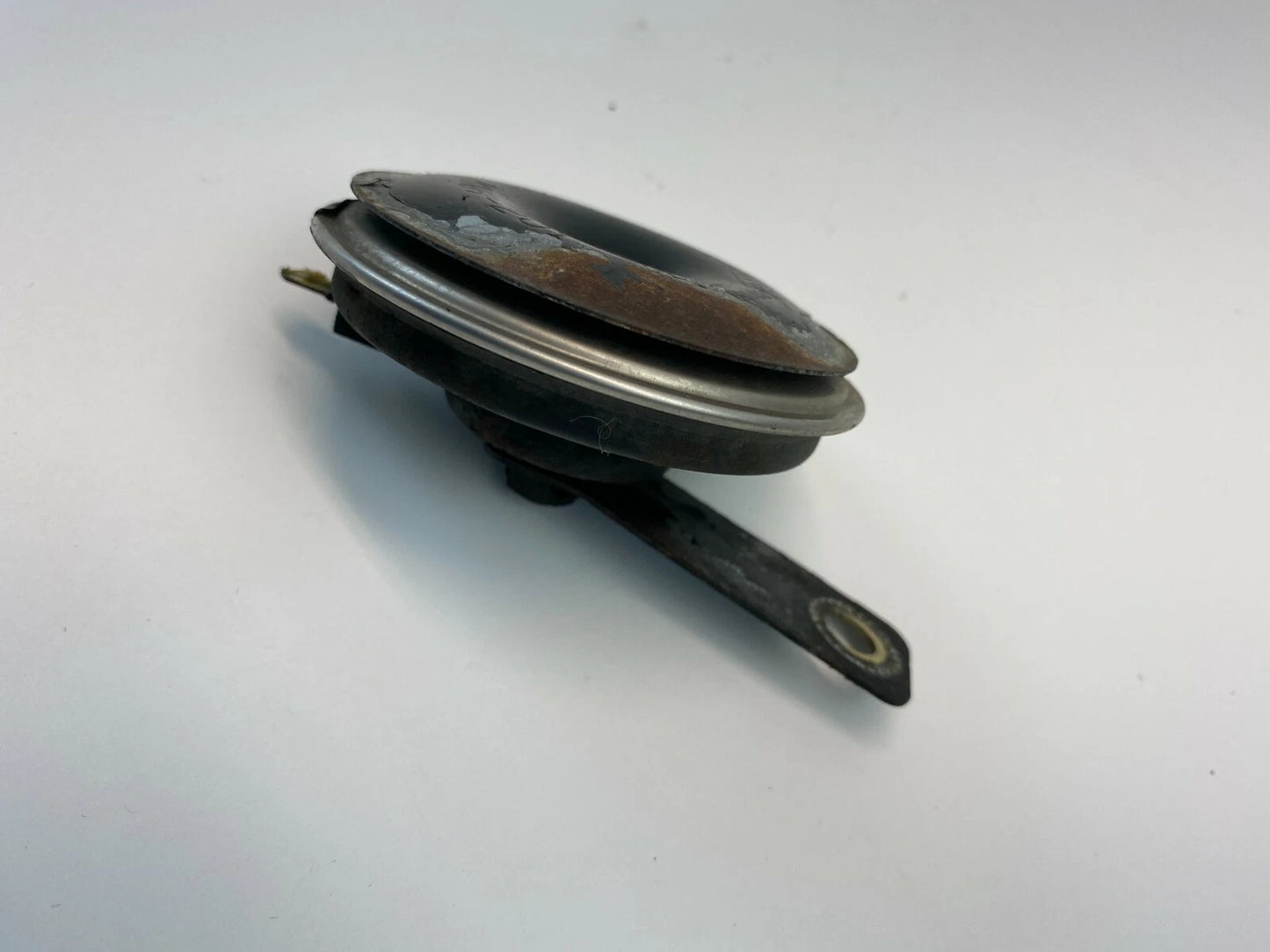 2004 2005 2006 SUBARU IMPREZA FRONT NOTE HORN ALARM ASSEMBLY E13000061 OEM