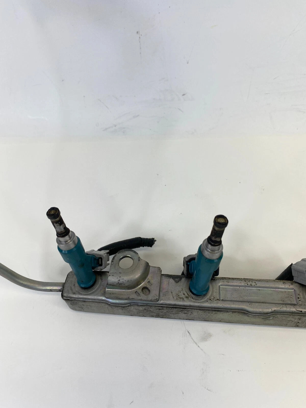 10-15 TOYOTA PRIUS 1.8L L4 AT HYBRID ENGINE FUEL INJECTOR RAIL DELIVERY PIPE OEM