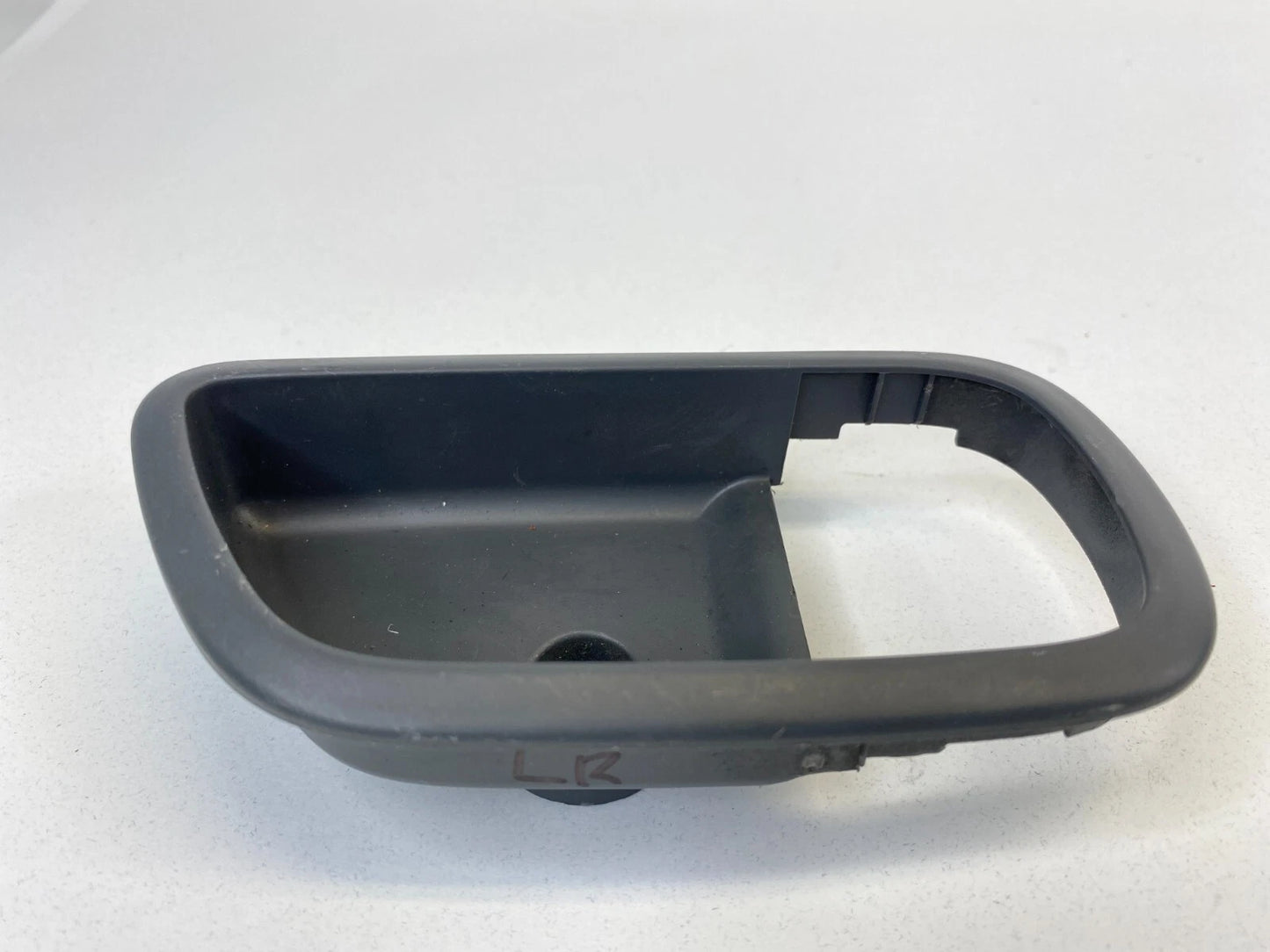 2009 2010 2011 KIA RIO5 REAR LEFT INNER DOOR HANDLE BEZEL 82611-1G010 OEM