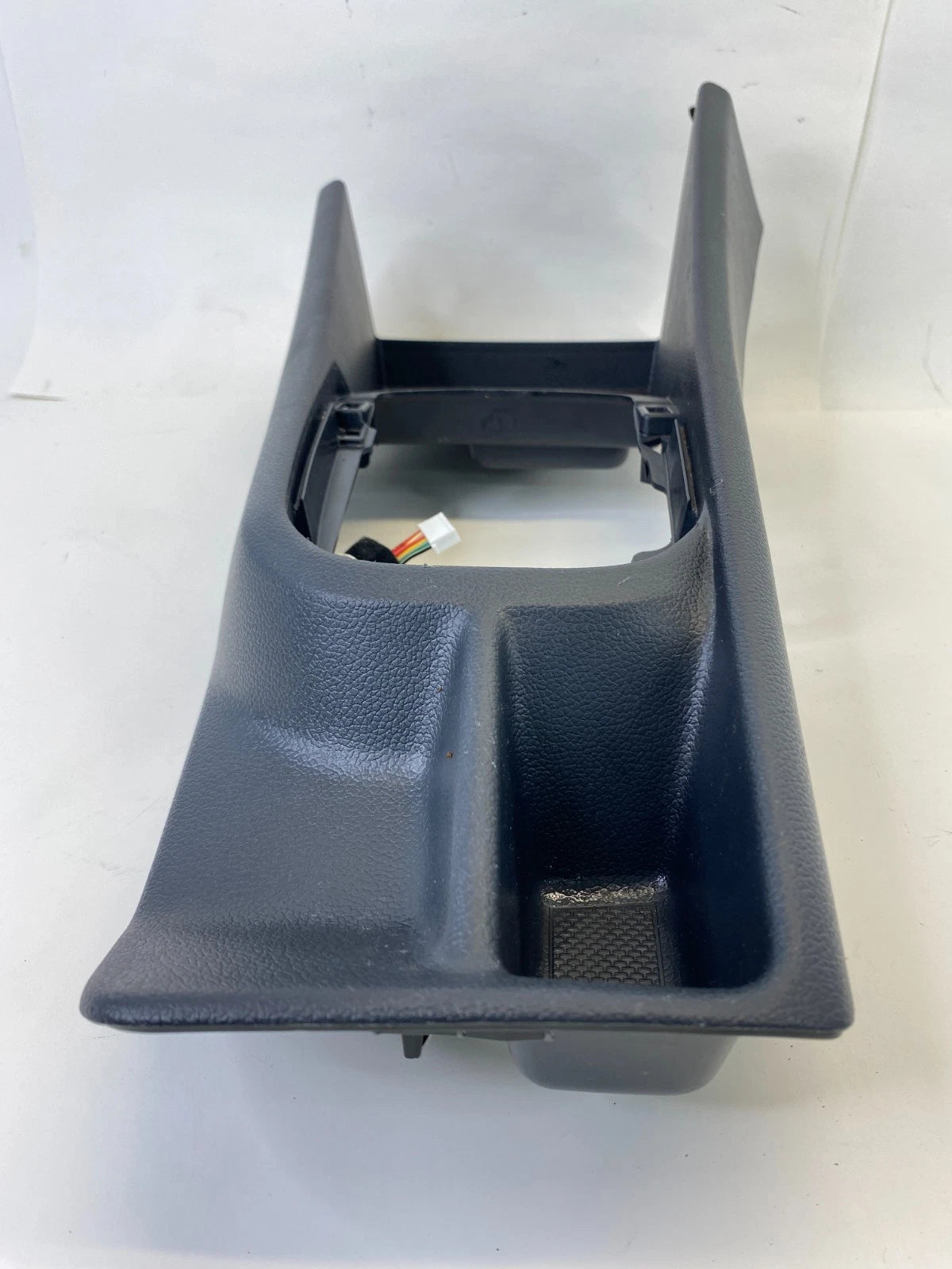 2012-2017 KIA RIO CENTER CONSOLE SHIFT SHIFTER PANEL TRIM BEZEL 84631-1W000 OEM