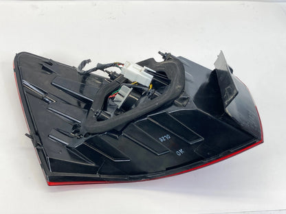 2012-2017 KIA RIO SEDAN REAR RIGHT PASSENGER OUTER TAILLIGHT LAMP 92402-1W0 OEM