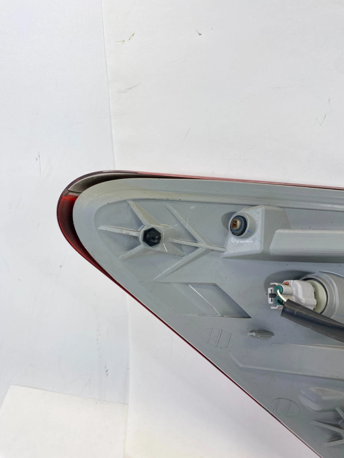 2013-2016 NISSAN PATHFINDER RIGHT PASSENGER REAR OUTER TAIL LIGHT ASSEMBLY OEM