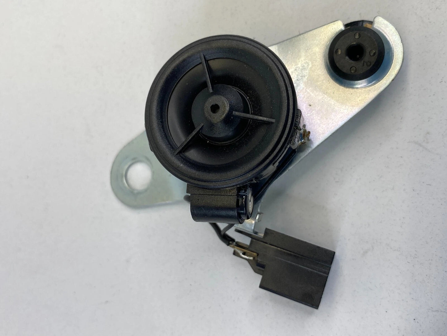 2009-2011 NISSAN CUBE FRONT RIGHT WINDSHIELD PILLAR SPEAKER TWEETER 28148-1FC0A