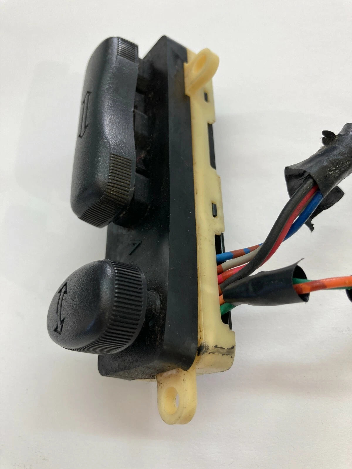 96-99 NISSAN PATHFINDER FRONT RIGHT PASSENGER SIDE POWER SEAT SWITCH ASSEMBLY