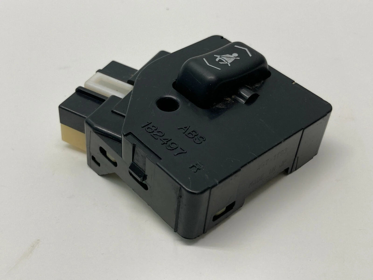1998 1999 2000 LEXUS LS400 FRONT RIGHT PASSENGER SEAT BELT ADJUSTMENT SWITCH OEM