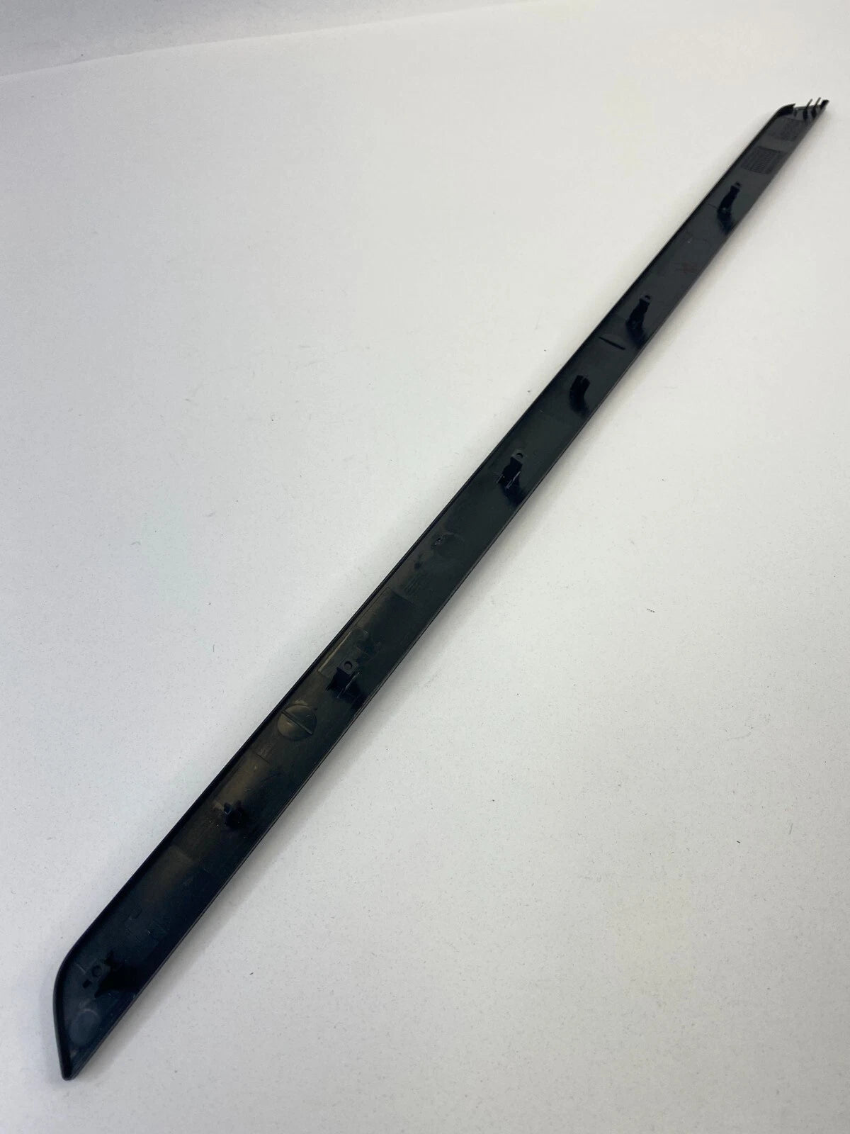 2005-2009 VOLKSWAGEN JETTA REAR RIGHT BACK SIDE DOOR TRIM MOLDING 1K4-867-450