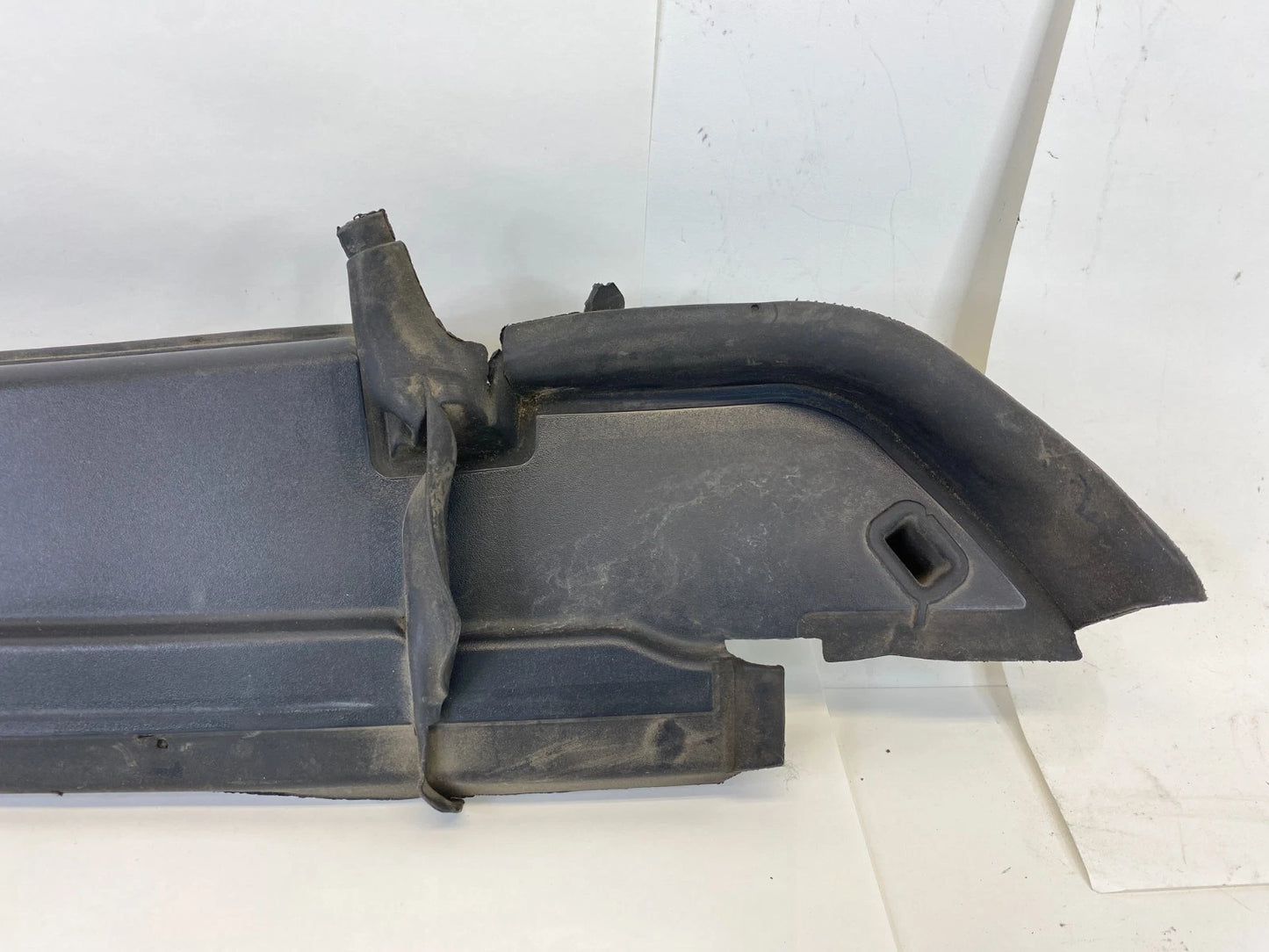 2011-2019 FORD EXPLORER FRONT DRIVER LEFT FENDER UPPER LEDGE TRIM COVER BRACKET