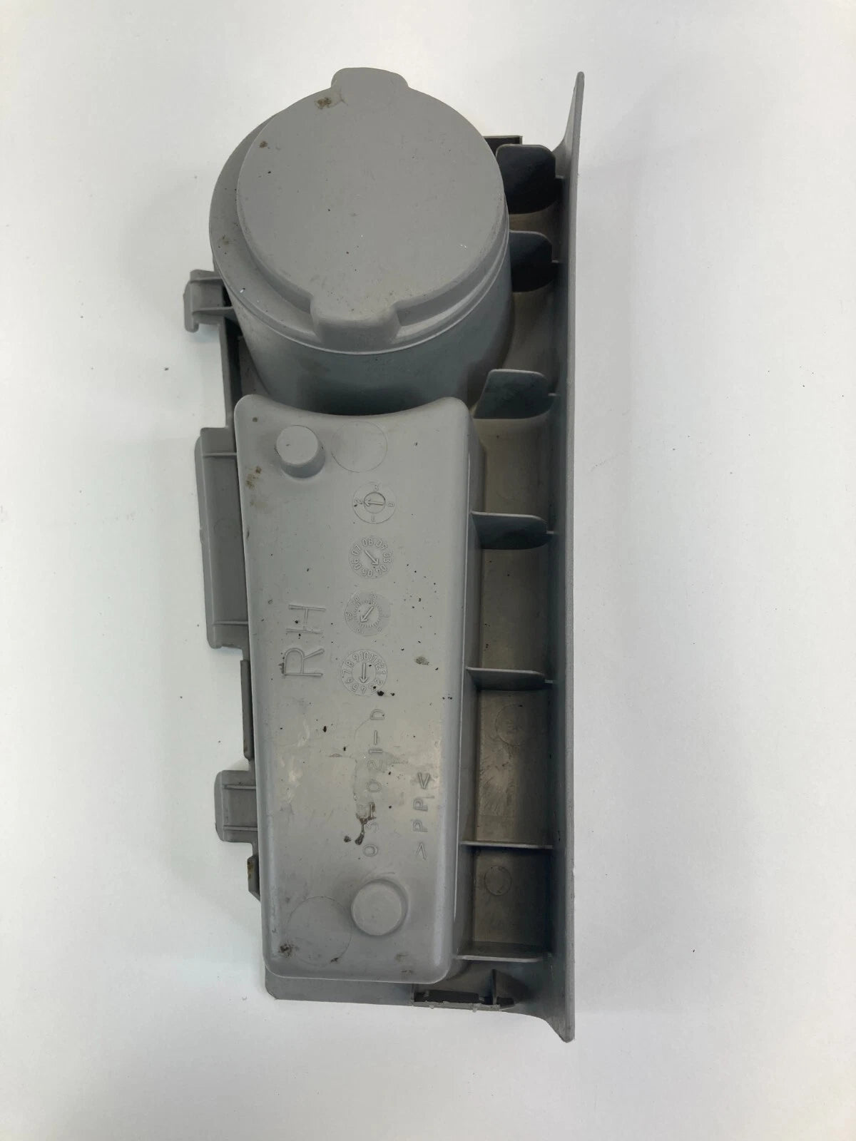 2004 2005 2006 CADILLAC SRX BASE REAR RIGHT SIDE CUP HOLDER CUPHOLDER OEM