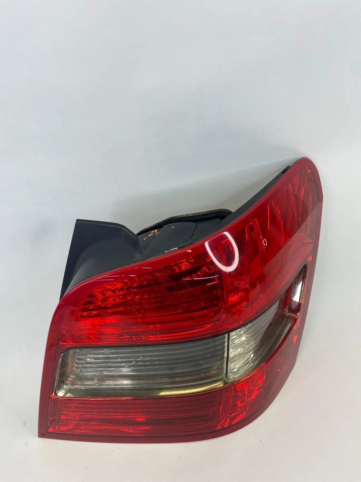 2010-2012 MERCEDES GLK350 REAR RIGHT PASSENGER TAIL LIGHT LAMP OEM A2048201464