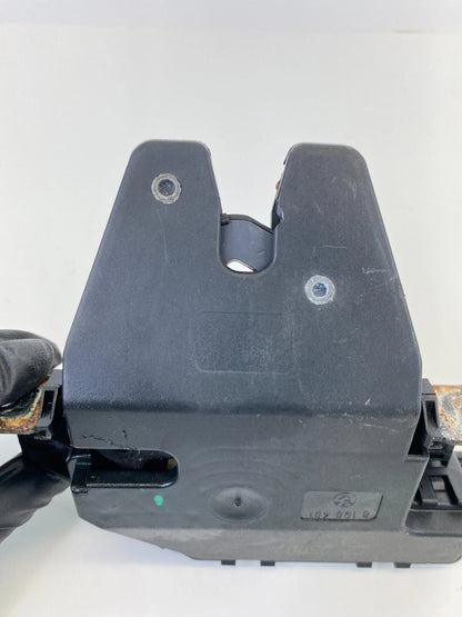 01 02 03 04 05 06 BMW 330XI SEDAN TRUNK LOCK LATCH RELEASE ACTUATOR ASSY OEM
