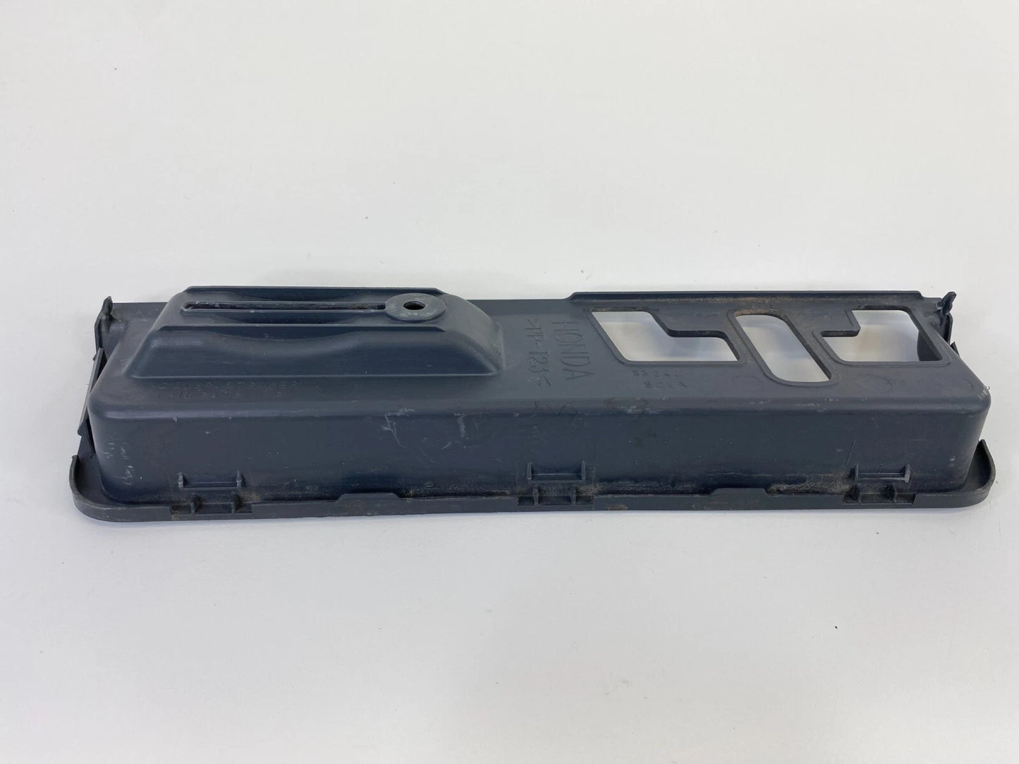 2003-2006 HONDA ELEMENT REAR LOWER TAILGATE STRIKER COVER PANEL 83642-SCVA OEM