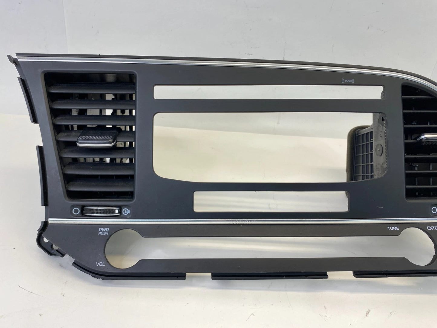 2017 2018 HYUNDAI ELANTRA CENTER DASH RADIO BEZEL TRIM W/ AIR VENT 84704-F3000