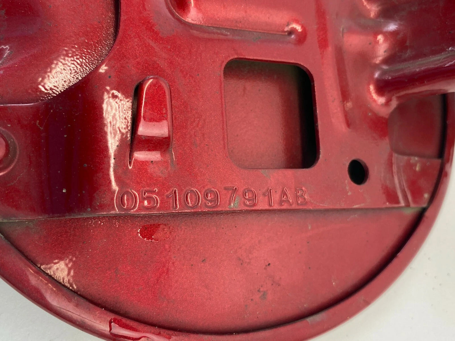 09-14 VW VOLKSWAGEN ROUTAN FUEL FILLER DOOR GAS TANK LID COVER PRH INFERNO RED