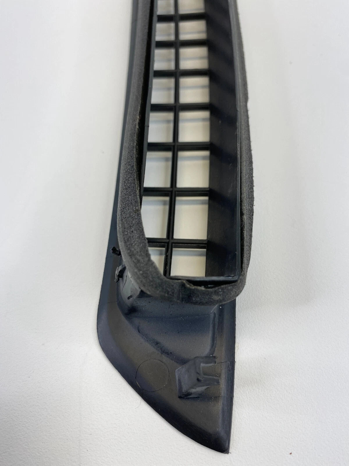 2013-2015 CHEVY MALIBU UPPER DASH WINDSHIELD DEFROSTER NOZZLE GRILLE 20919027