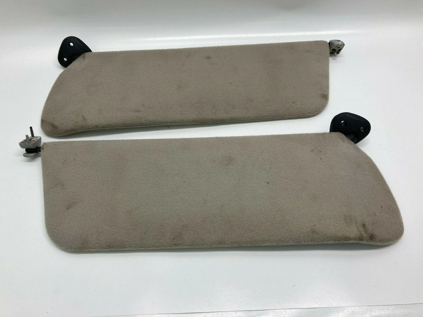 2004 2005 CHRYSLER PACIFICA SUNVISOR SUN VISOR SHADE PAIR SET LEFT & RIGHT OEM