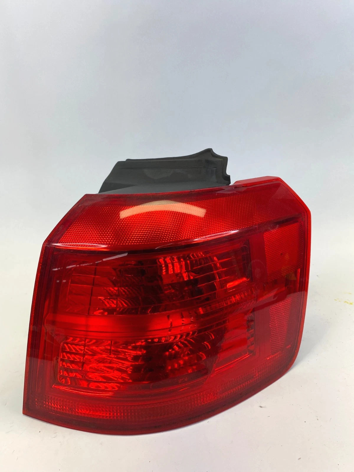 2010-2017 GMC TERRAIN REAR RIGHT RH SIDE OUTER TAILLIGHT TAIL LAMP ASSEMBLY OEM