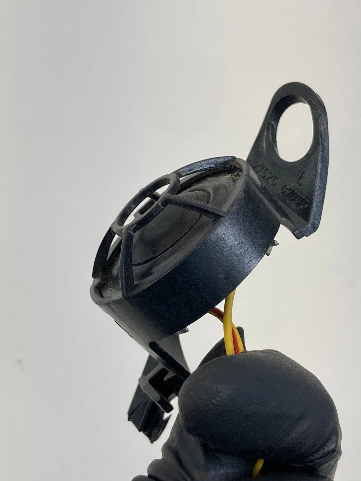 1999-2001 BMW 323i FRONT LEFT SIDE DOOR TWEETER SPEAKER 65-13-8-368-235 OEM