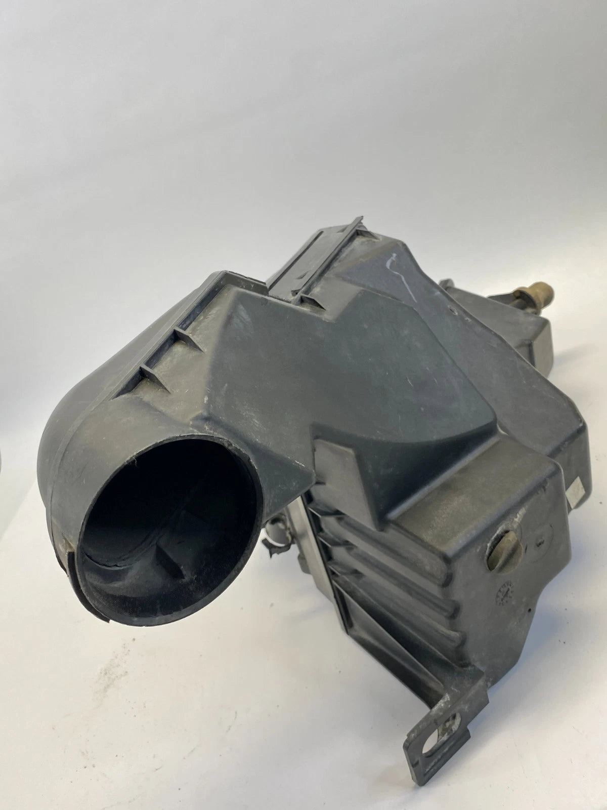 95-05 PONTIAC SUNFIRE 2.2L 8V AIR CLEANER FILTER BOX HOUSING ASSY OEM 24577590
