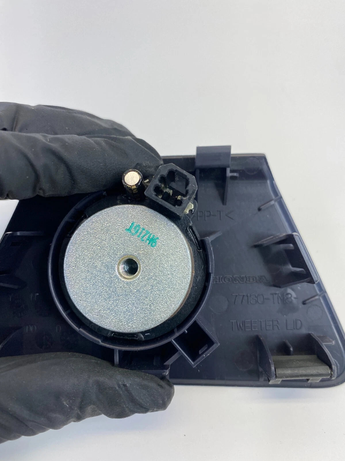 2010-2014 HONDA INSIGHT FRONT RIGHT SIDE DASH TWEETER SOUND SPEAKER W/ COVER OEM