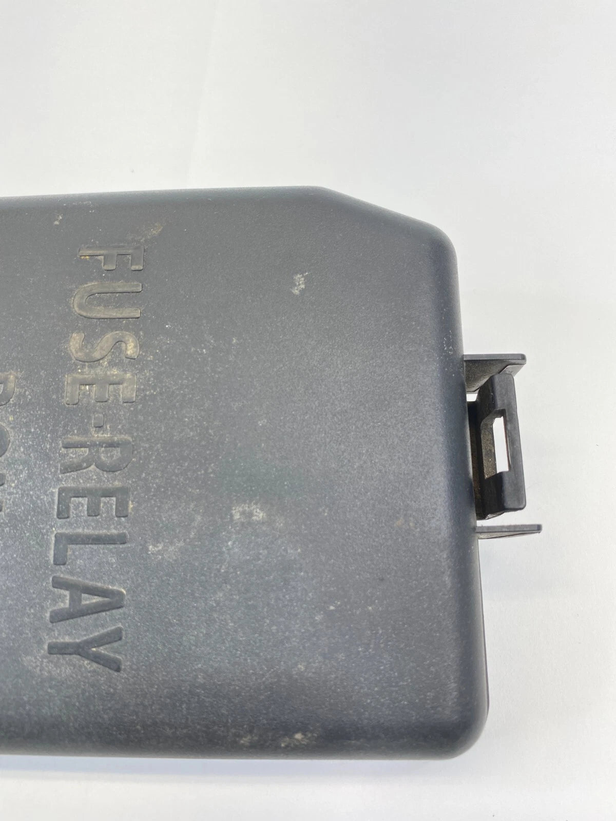 2006-2011 HYUNDAI ACCENT 1.6L ENGINE FUSE RELAY BOX BLOCK COVER 91940-1E101 OEM