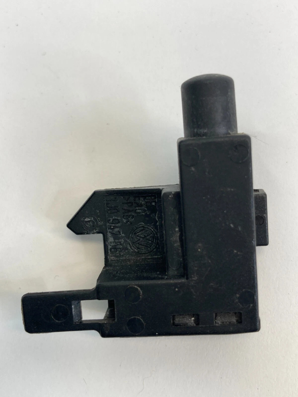 2009-2017 VOLKSWAGEN TIGUAN GLOVE BOX LAMP PARKING BRAKE SWITCH SENSOR 1J0947561