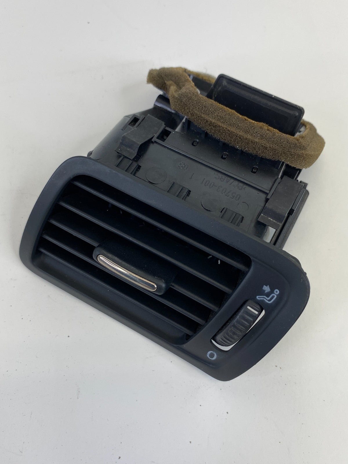 2009-2011 Volkswagen CC Front Left Side Outer Dash Air Vent Grille 3C1-819-701F