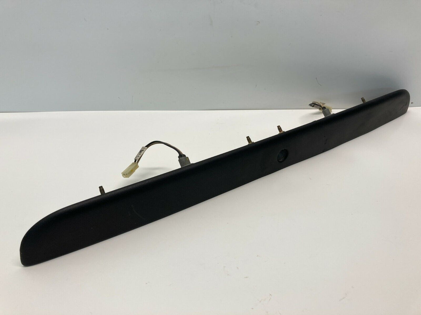 2000 Daewoo Lanos Rear Trunk Deck Lid Handle Bezel License Plate Trim 96255815