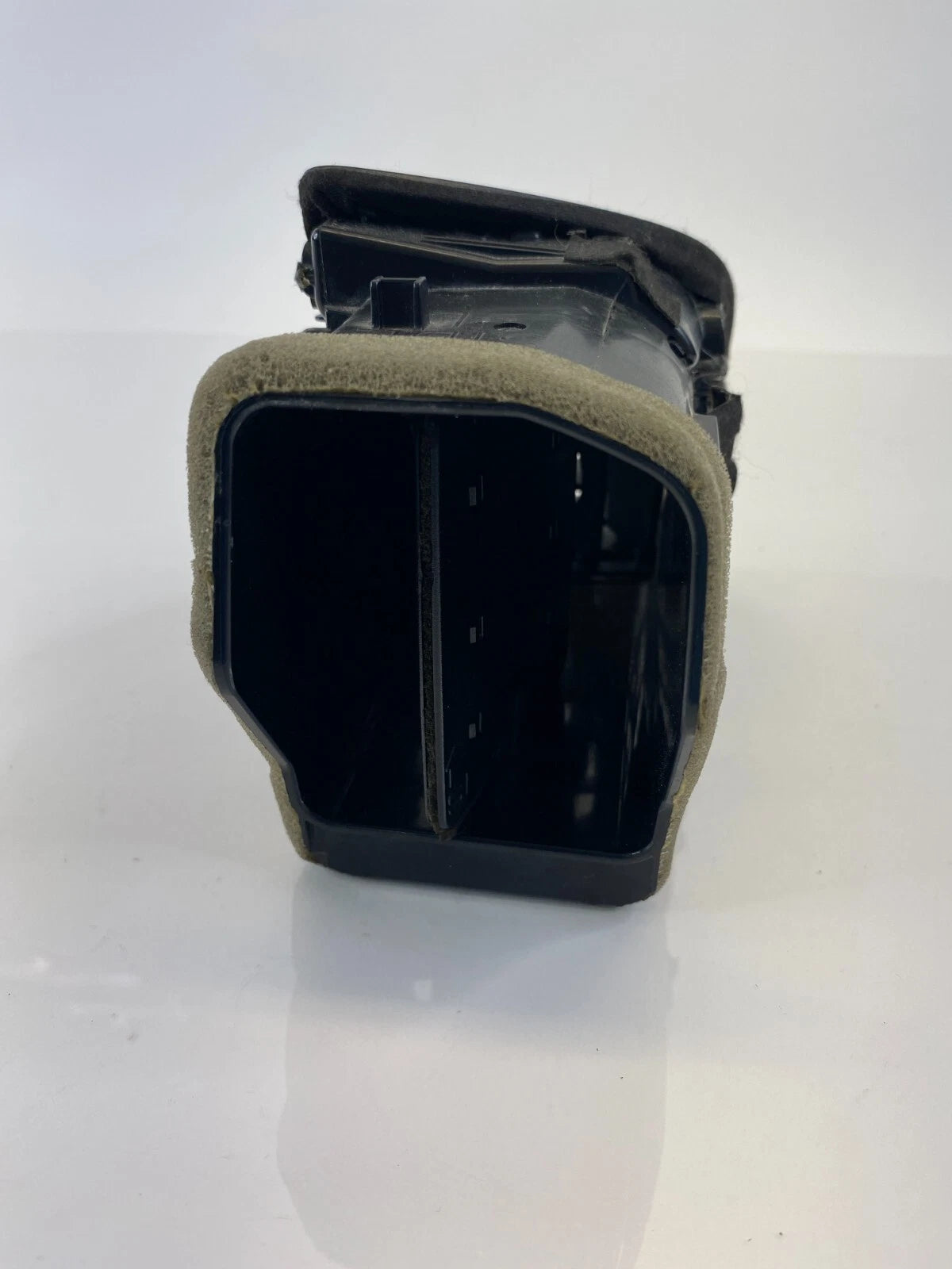 2013-2015 NISSAN ALTIMA DASH LEFT DRIVER A/C AIR VENT DUCT OUTER E946-5211E100