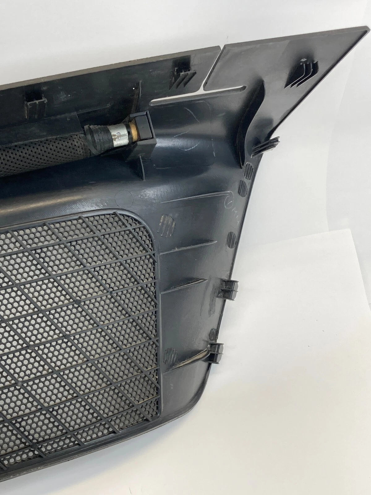 2009-2014 VOLKSWAGEN ROUTAN REAR LEFT SIDE 3RD ROW QUARTER WINDOW SUN SHADE OEM