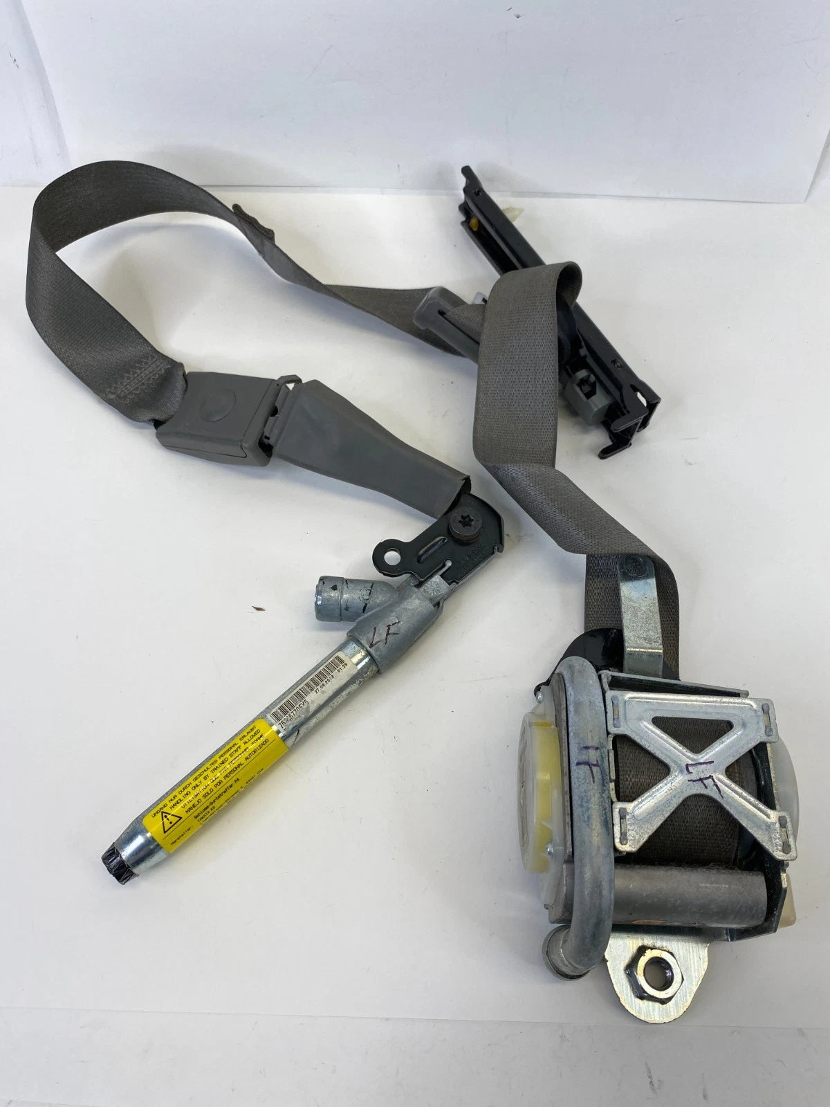 2013-2015 CHEVROLET MALIBU FRONT LEFT DRIVER SIDE SEAT BELT RETRACTOR OEM