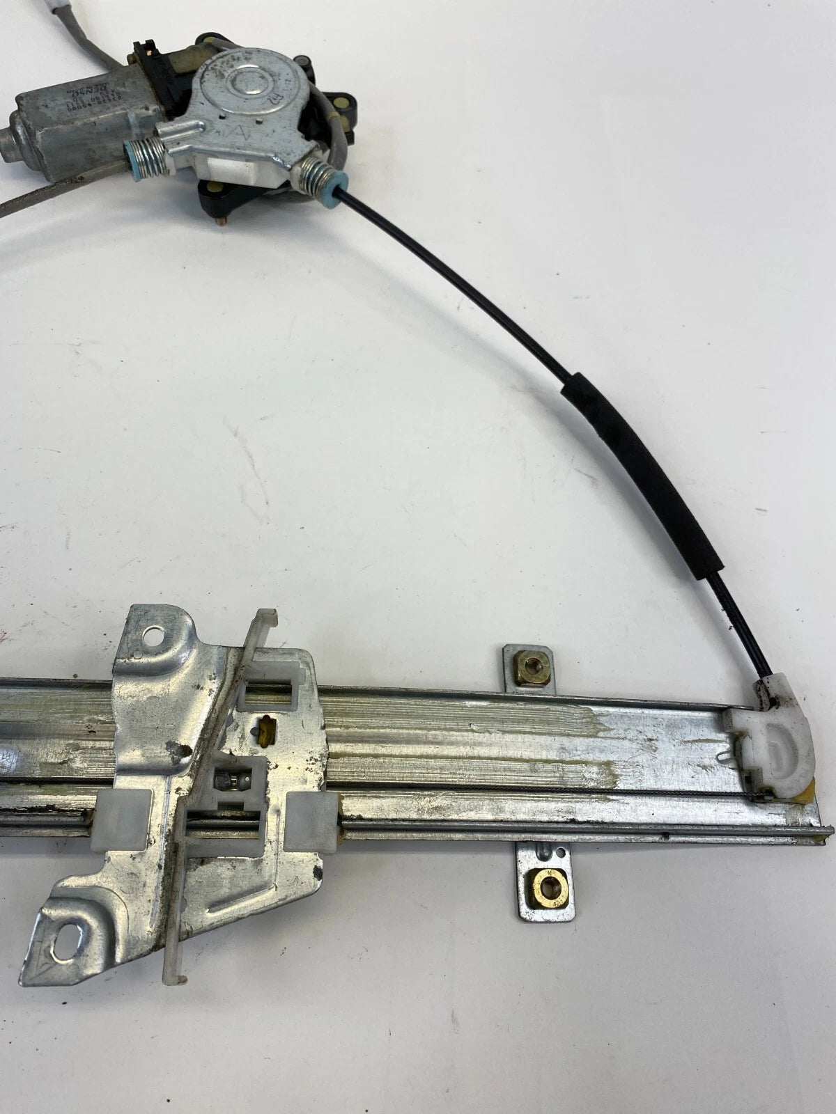 2001-2005 SUZUKI GRAND VITARA FRONT RIGHT WINDOW REGULATOR W/ MOTOR 83430-65D00