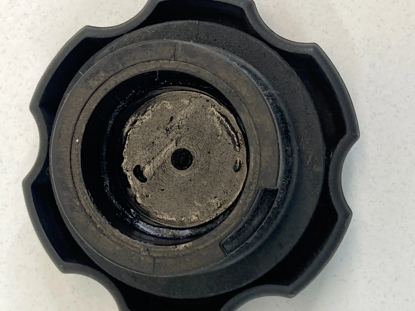 2002-2009 GMC ENVOY TRAILBLAZER ENGINE OIL FILLER CAP COVER LID OEM