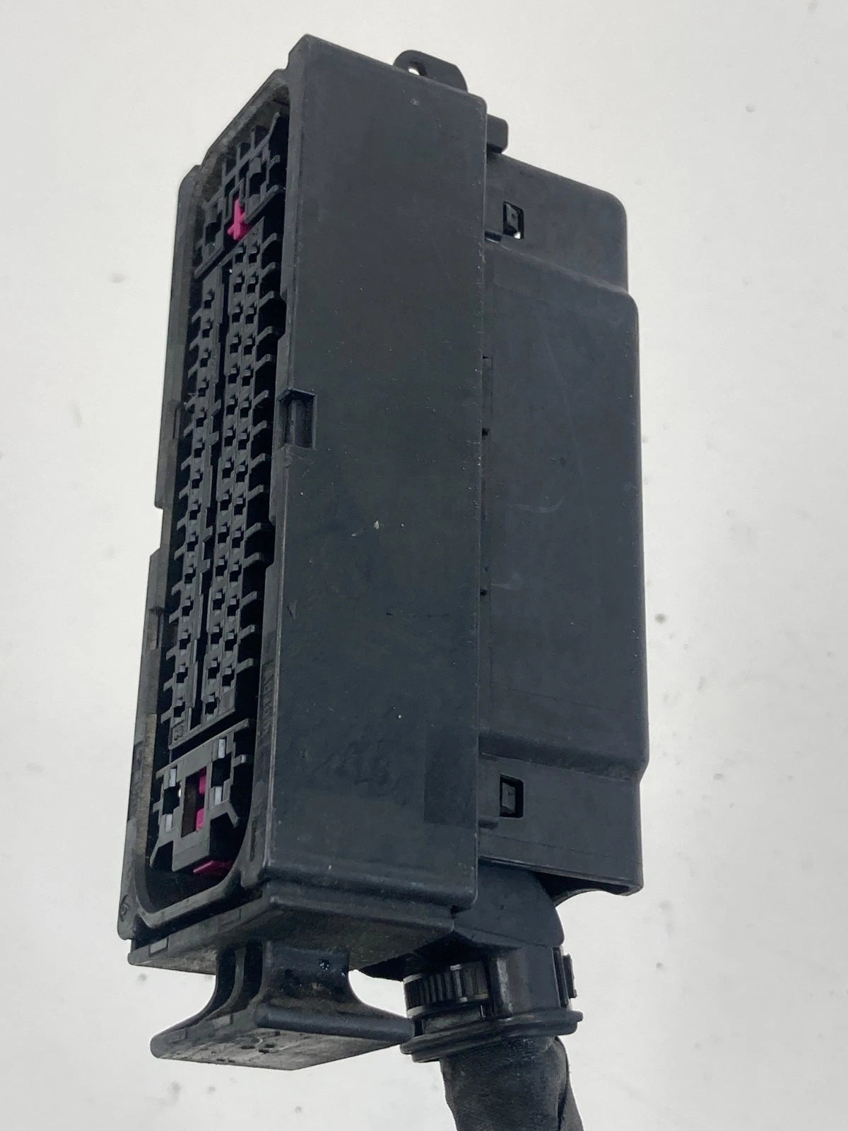 2012-2014 VOLKSWAGEN PASSAT ANTI-LOCK BRAKE PUMP MODULE CONNECTOR PLUG OEM