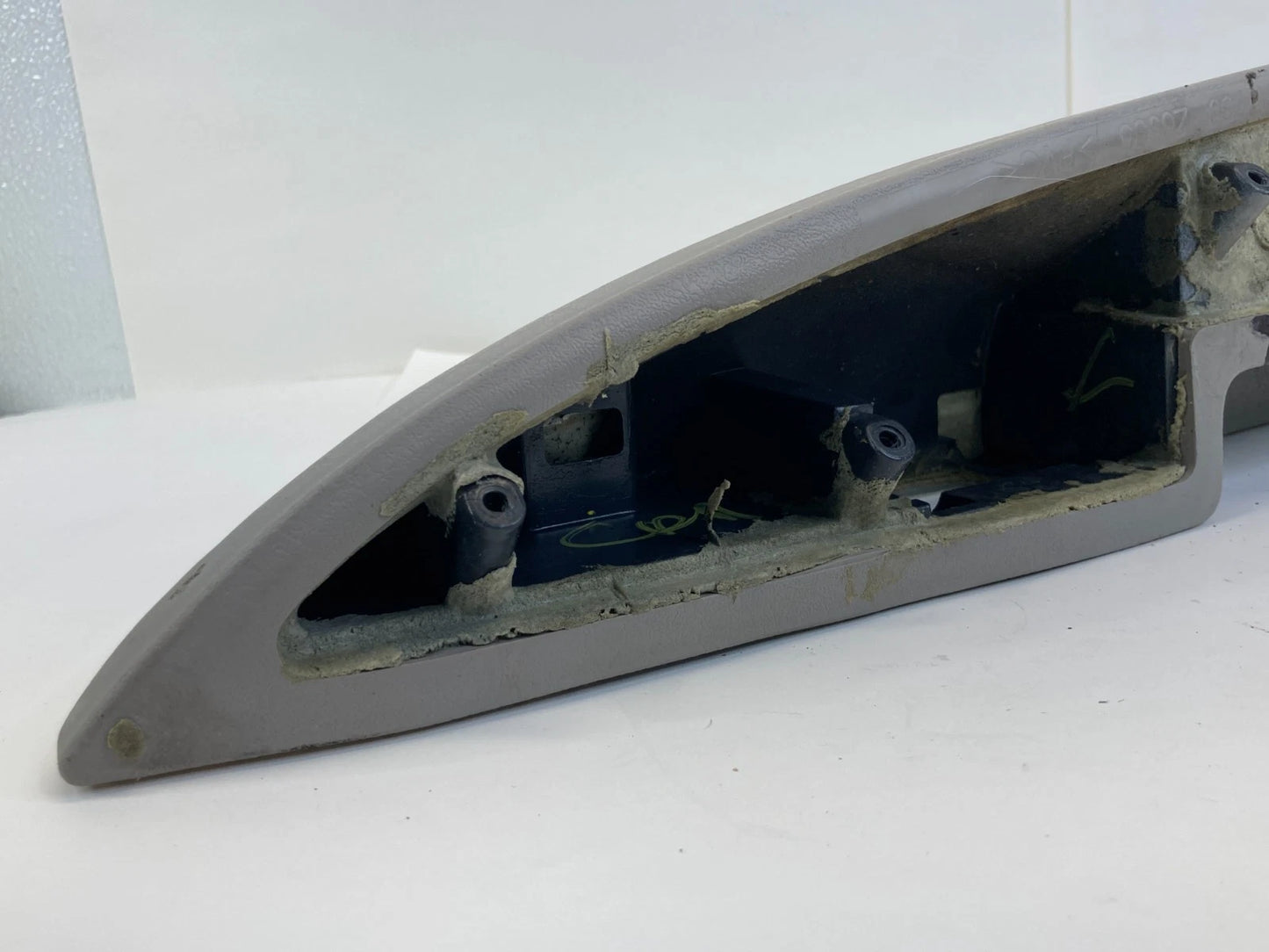 2005-2009 CHEVROLET TRAILBLAZER REAR RIGHT PASSENGER DOOR ARMREST PANEL UNIT OEM