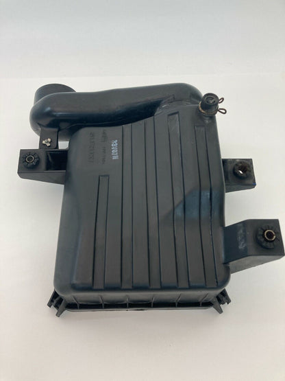 2004 Suzuki Vitara 2.5L V6 DOHC 24V Air Intake Filter Cleaner Box OEM