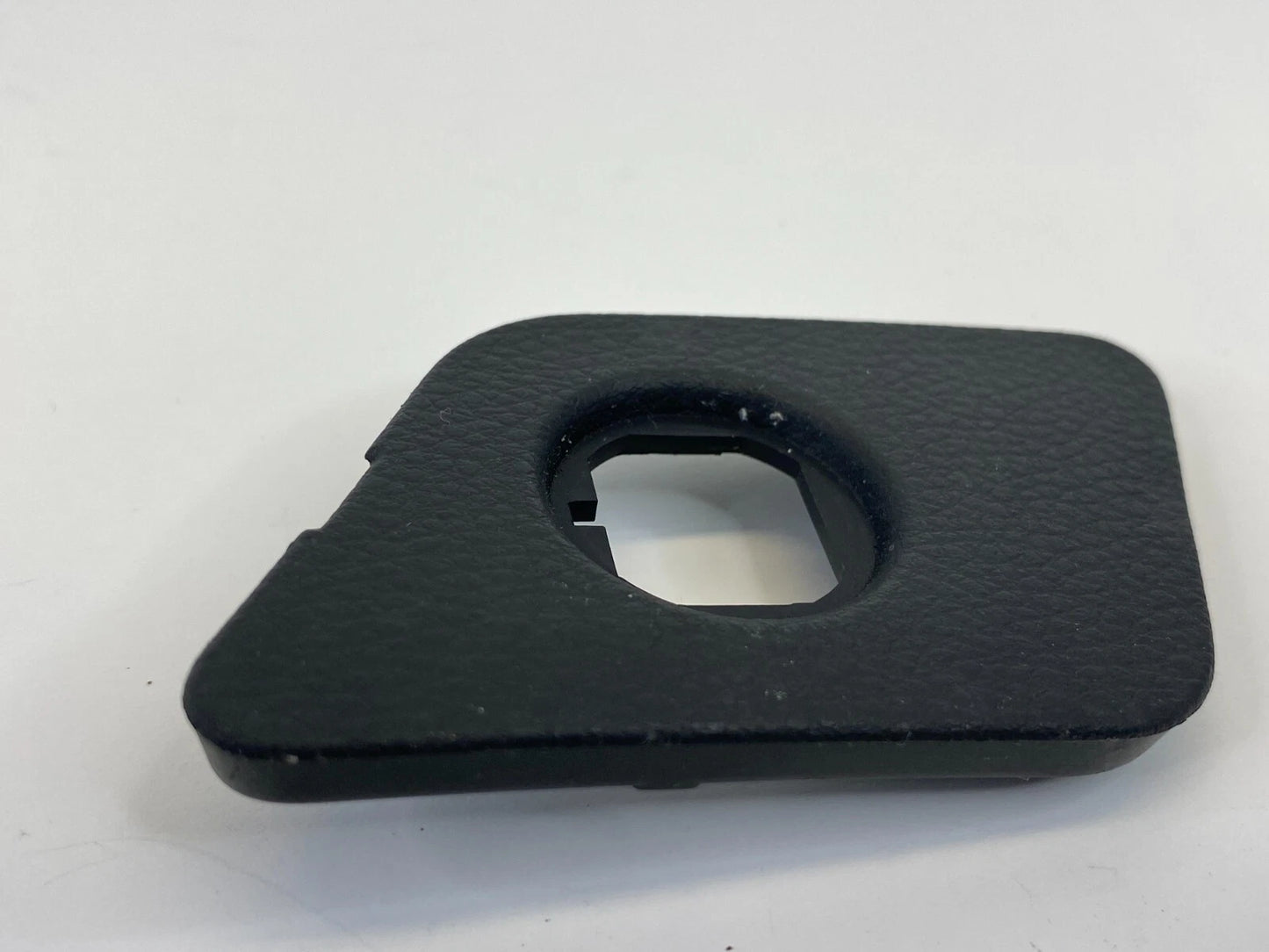 2003-2007 NISSAN MURANO RIGHT SIDE DASH AMBIENT LIGHT SENSOR SWITCH COVER BEZEL