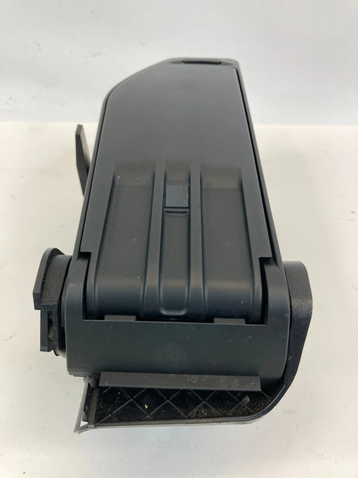 09 10 BMW 535I XDRIVE CENTER CONSOLE ARMREST STORAGE COMPARTMENT 51167112283 OEM