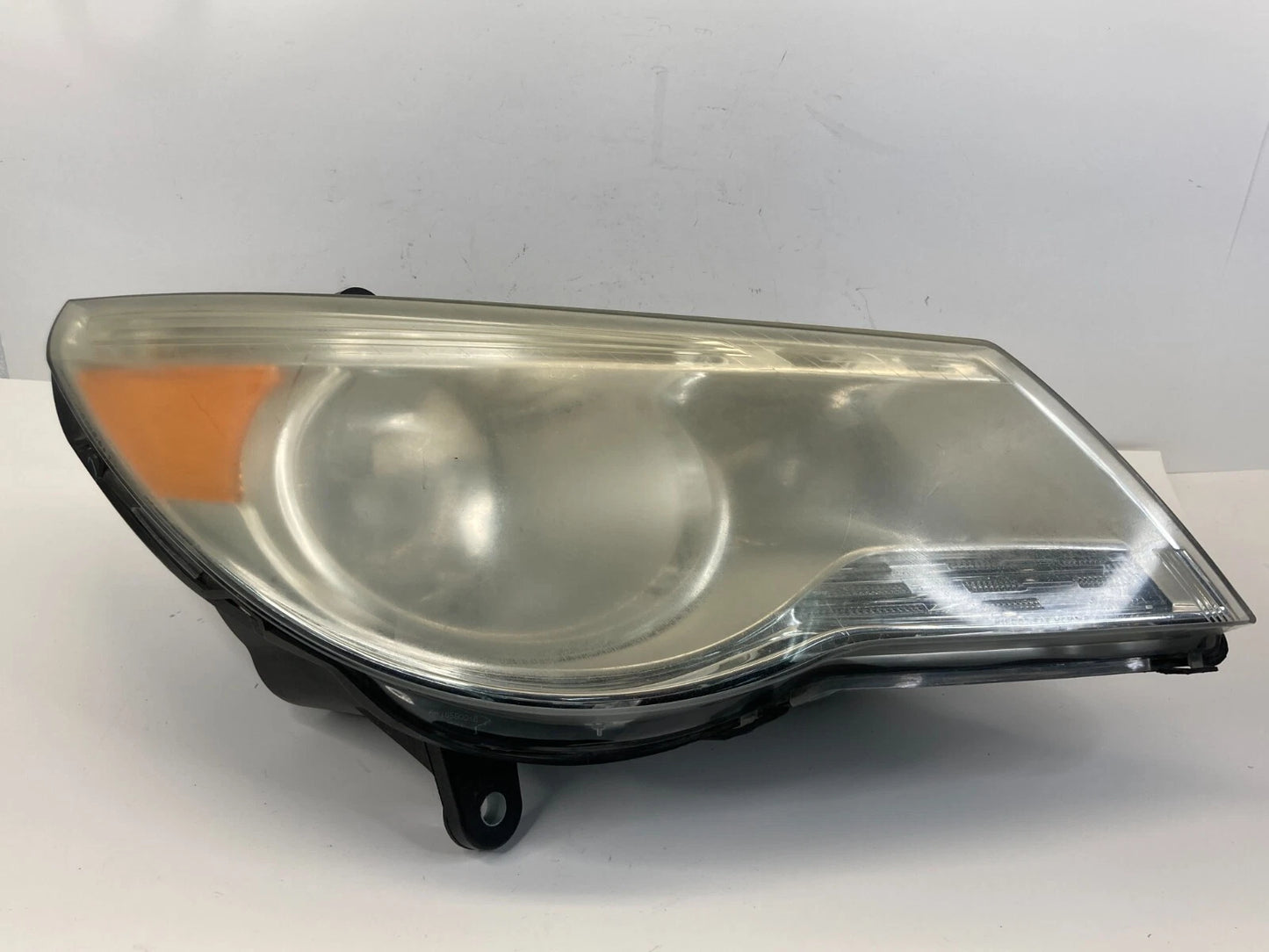 2009-2014 VW ROUTAN FRONT RIGHT PASSENGER SIDE HEADLIGHT HEADLAMP 05113438AD OEM