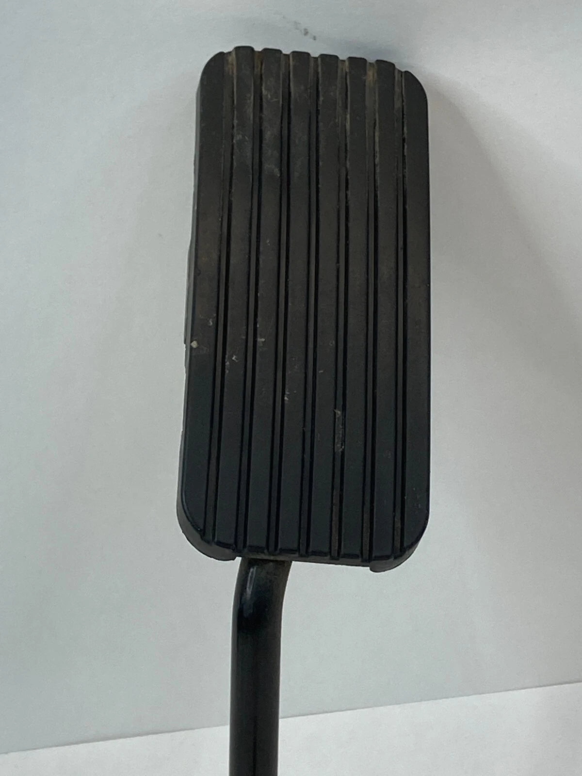 2007-2010 HYUNDAI ELANTRA ACCELERATOR GAS PEDAL ASSEMBLY WITH BRACKET MOUNT OEM